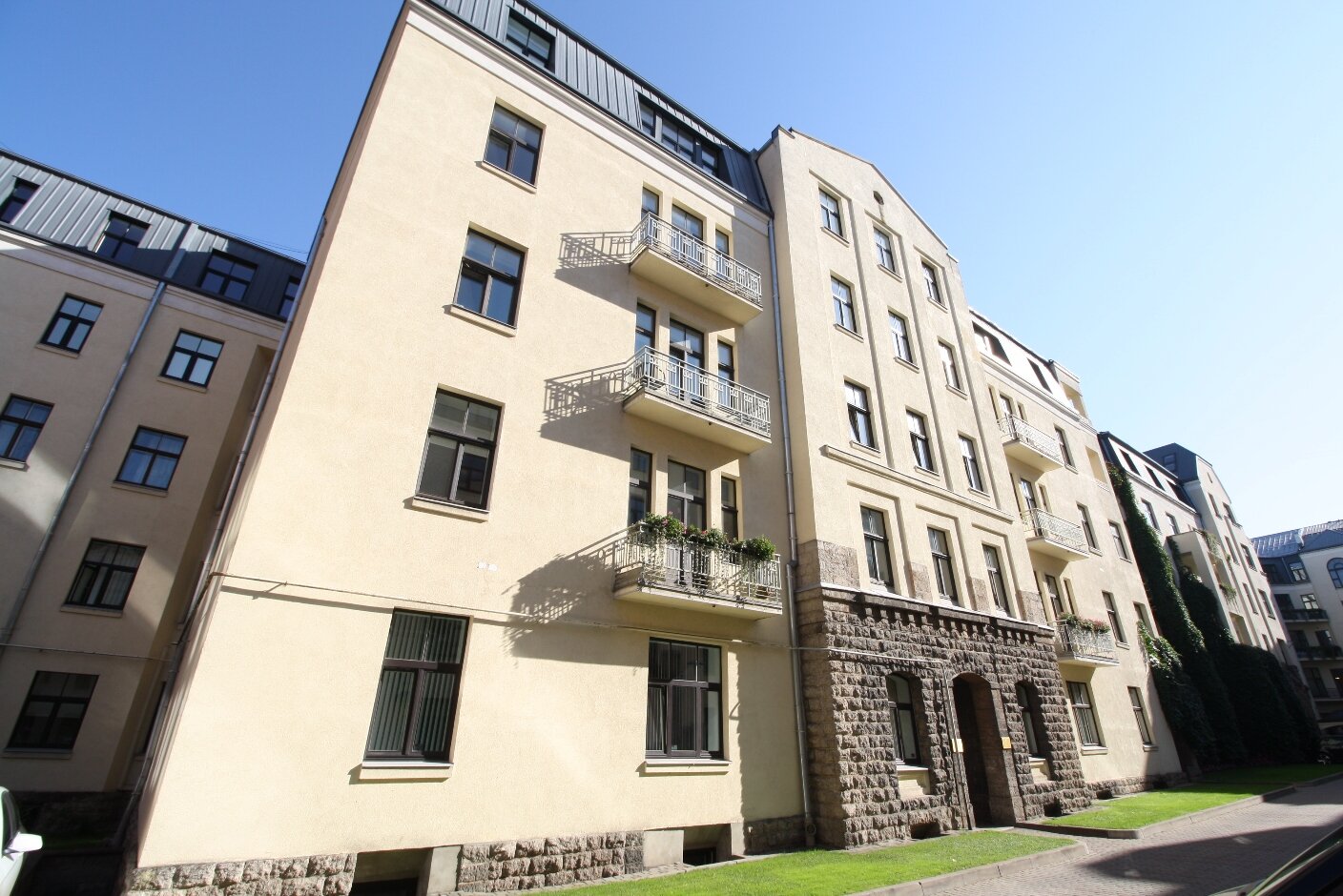 Valdemāra 33