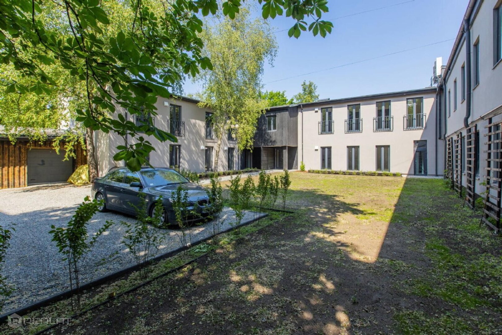 Bruņinieku 93