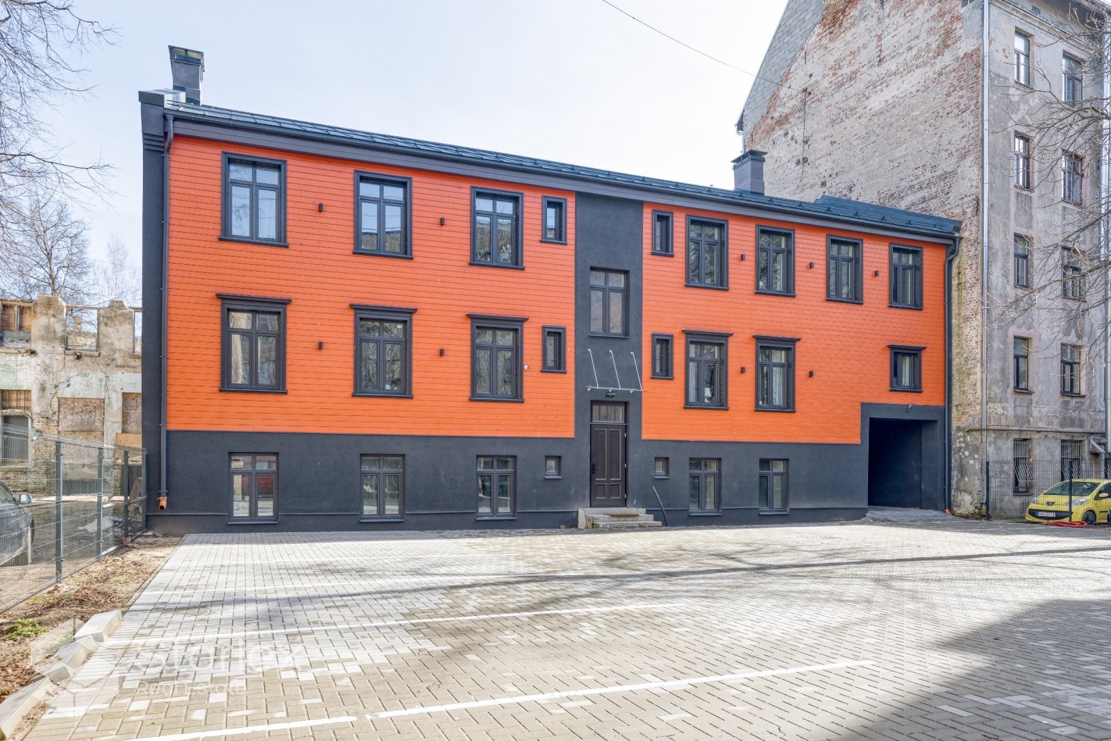 Bruņinieku 85